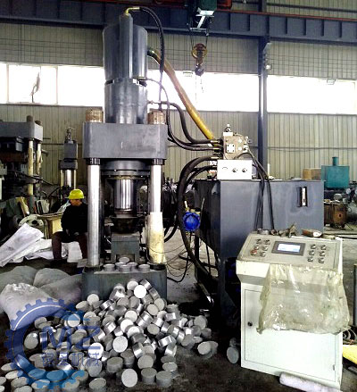 315噸金屬屑壓塊機(jī)試機(jī)現(xiàn)場