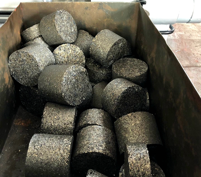 全自動鐵屑壓塊機(jī)客戶現(xiàn)場視頻